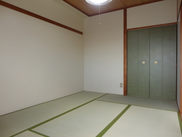 多津美ビルの寝室