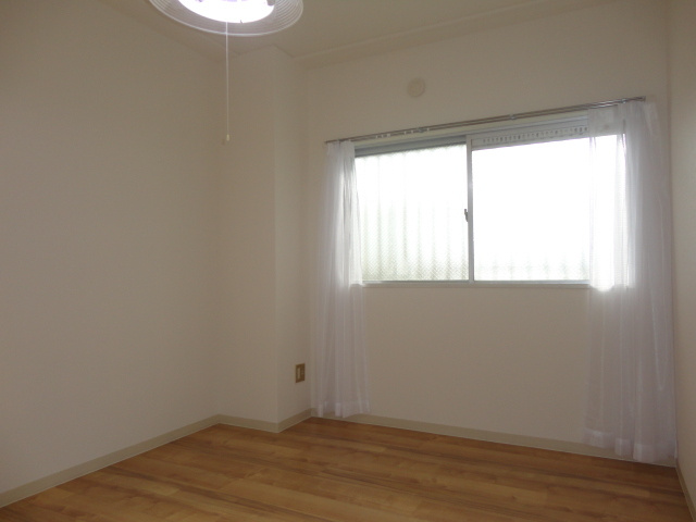 多津美ビルの寝室