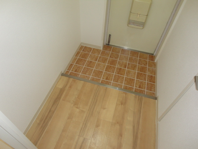 多津美ビルの玄関