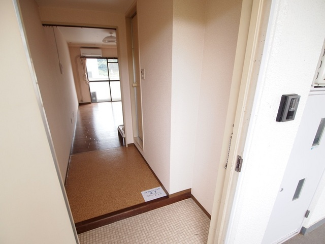 ドミトリー多津美の玄関