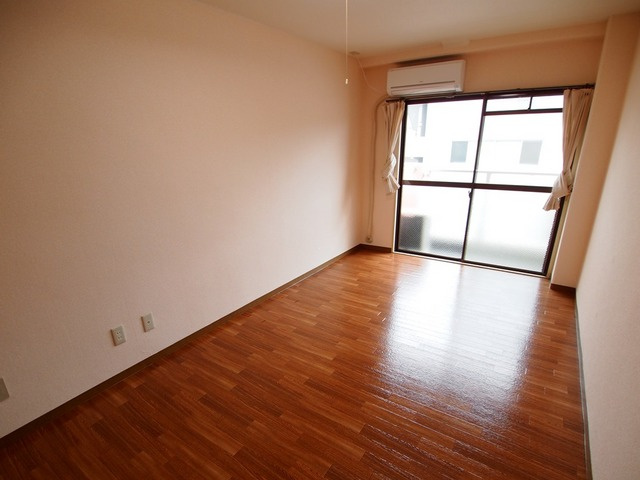 ドミトリー多津美の居間・リビング