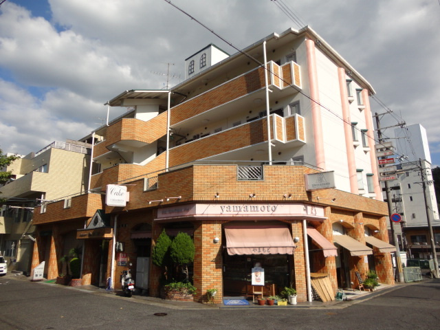 ドミトリー多津美の外観