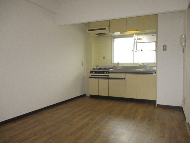 ハタハイツの居間・リビング