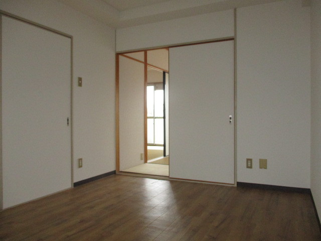 ハタハイツの居間・リビング