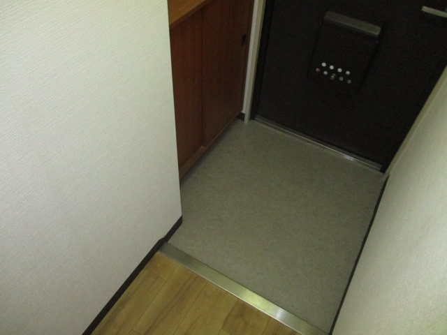 ハタハイツの玄関