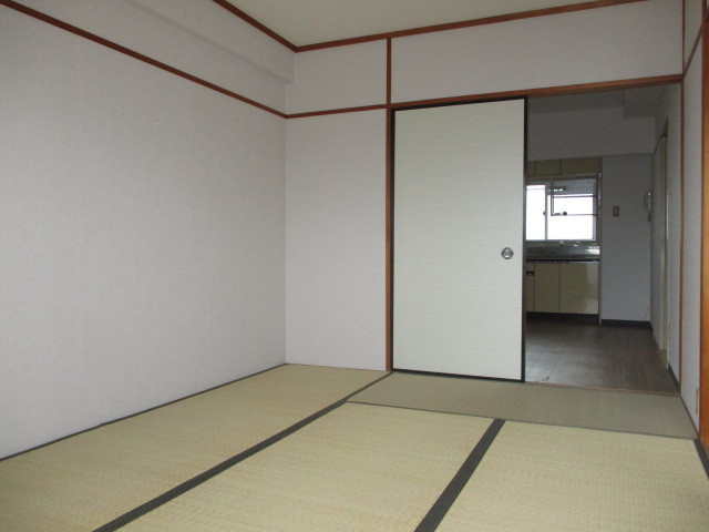 ハタハイツの居間・リビング