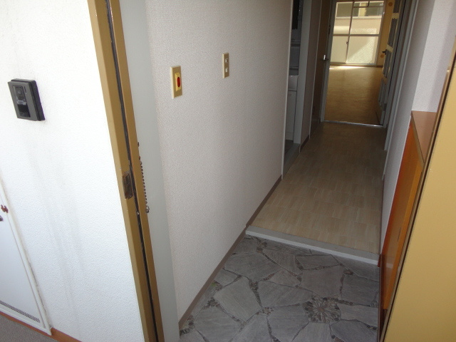 メゾン下田の玄関