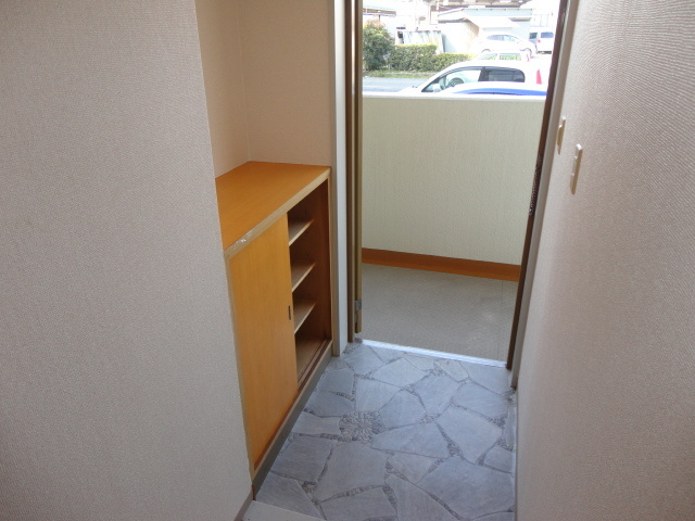 メゾン下田の玄関