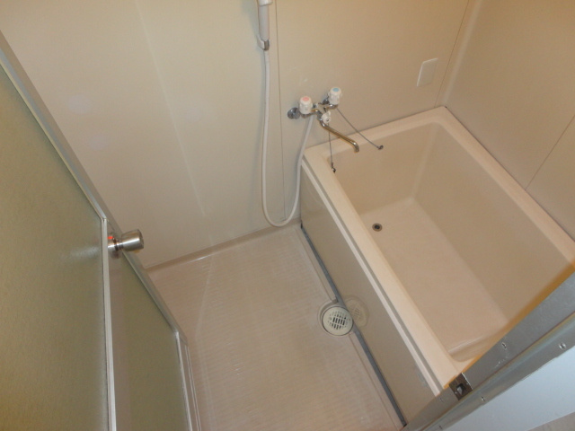 メゾン下田の浴室