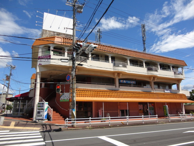 北葛城郡上牧町片岡台２丁目の店舗一部の外観