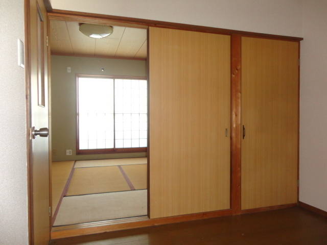 生駒郡三郷町三室１丁目の店舗一部の居間・リビング