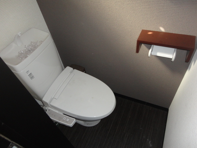 生駒郡三郷町三室１丁目の店舗一部のトイレ