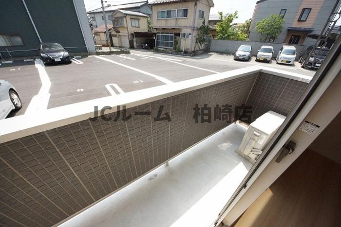 柏崎市諏訪町のアパートのバルコニー