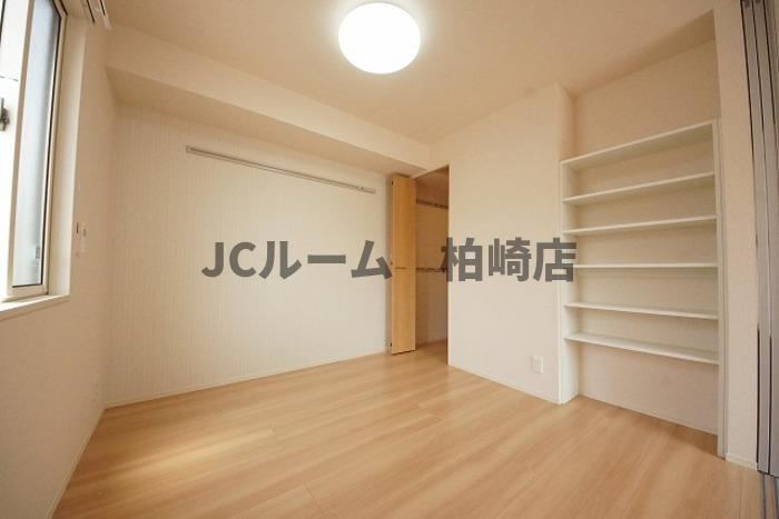 柏崎市諏訪町のアパートの居間・リビング
