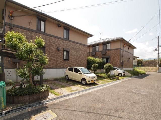 ロイヤルガーデンＢの駐車場