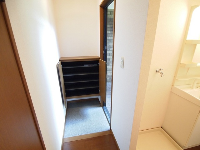 ロイヤルガーデンＢの玄関