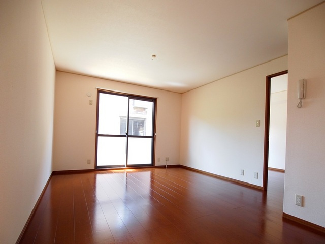 ロイヤルガーデンＢの居間・リビング