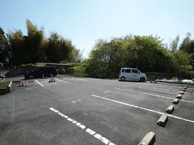 エミネンスコートの駐車場