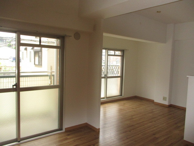 サンローゼ竜田川の居間・リビング