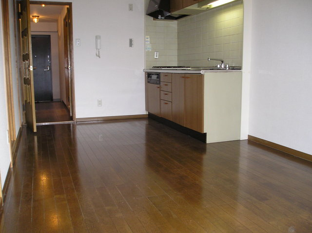 川由ビルの居間・リビング