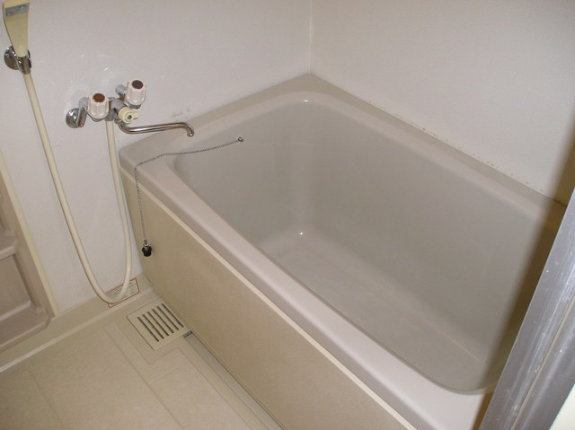 川由ビルの浴室