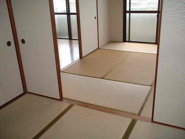 川由ビルの寝室