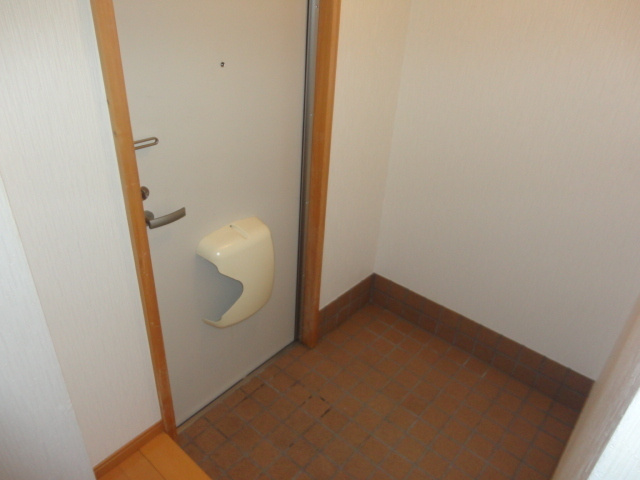 石田マンションの玄関