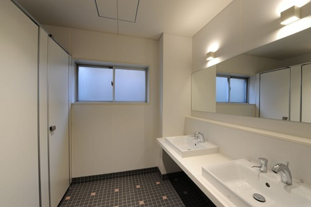 北葛城郡王寺町王寺２丁目の店舗一部のトイレ