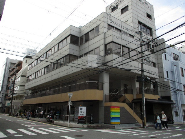 北葛城郡王寺町王寺２丁目の店舗一部の外観