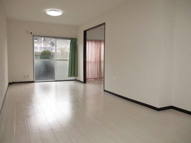 平井マンションの居間・リビング