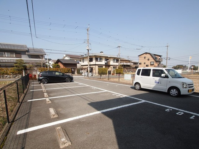 エクセレントステージの駐車場