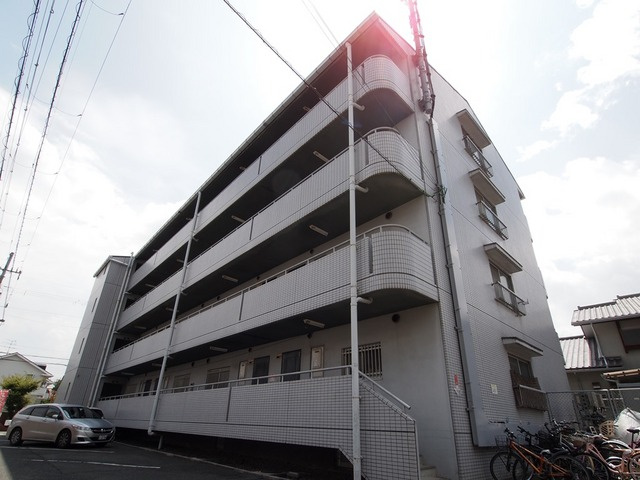 山善ハイツの外観