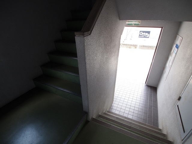 山善ハイツのエントランス