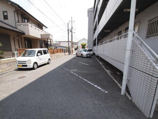 山善ハイツの駐車場