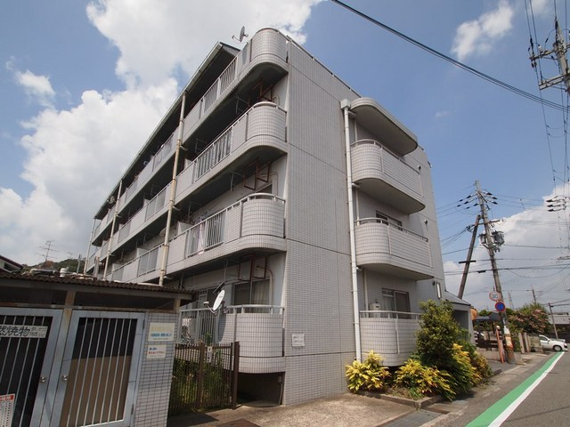 山善ハイツの外観