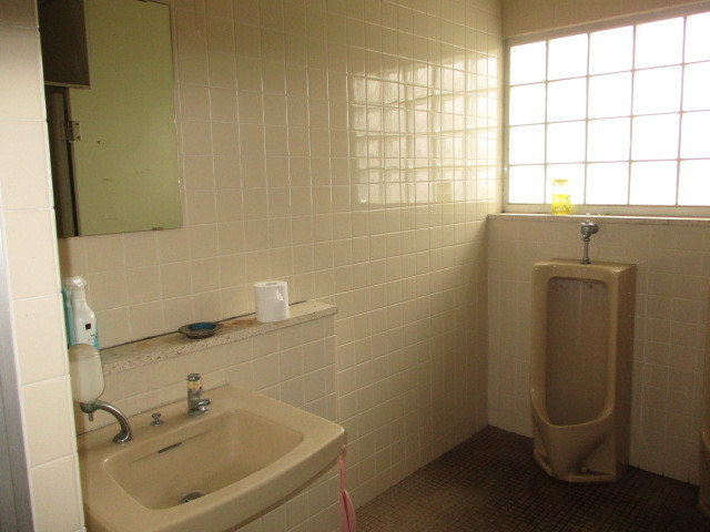 北葛城郡王寺町王寺２丁目の店舗一部のトイレ