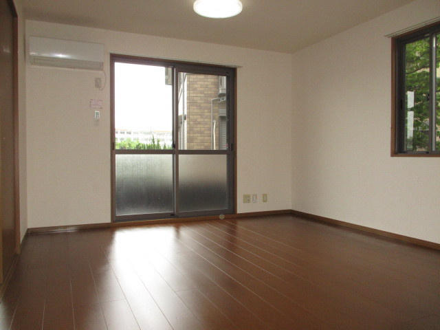 グリーンヴィレッジあいの居間・リビング