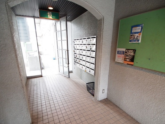 ヤマセンビルのエントランス