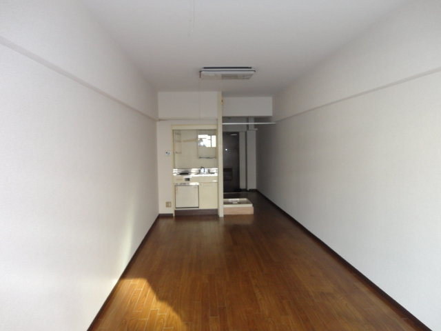 ヤマセンビルの居間・リビング