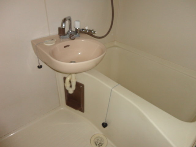 ヤマセンビルの浴室