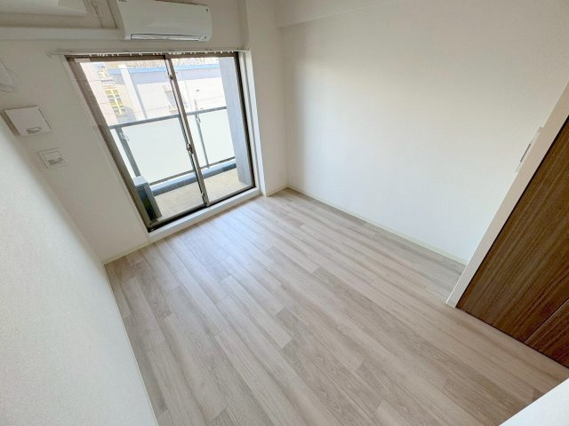 スプランディッド新大阪WESTの居間・リビング