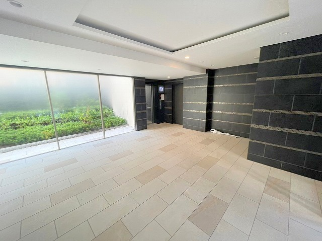 スプランディッド新大阪WESTのロビー