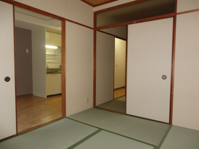 アーバンハイム郡山の居間・リビング