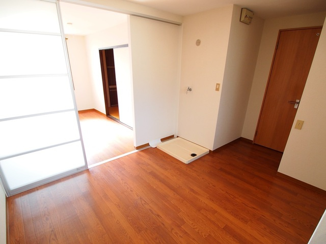 稲葉ハイツ1の居間・リビング