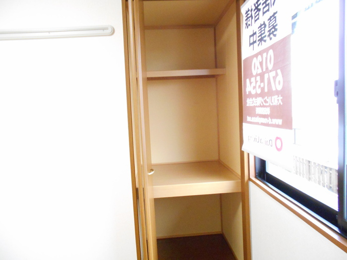 アンソレイエ　Ⅱの収納|明るい洋室です