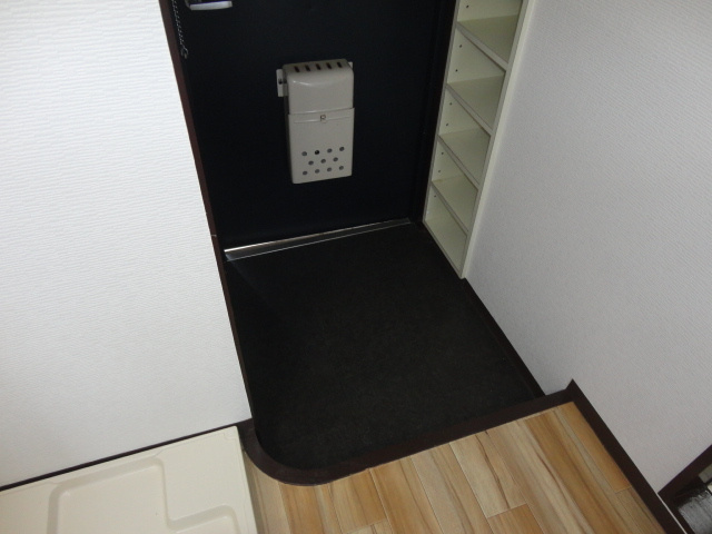 亀井参号館の玄関