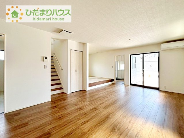 【居間・リビング】 | つくばみらい市筒戸　新築戸建　No.2 | リビングの窓からはあたたかな日差しが差し込みます(*'▽')