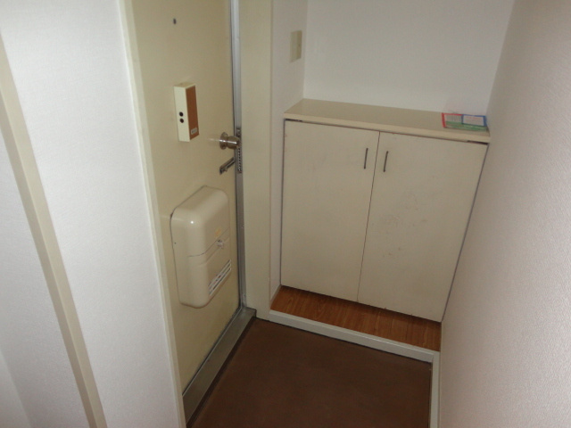 舟戸ハイツの玄関