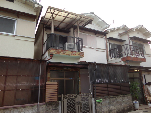 生駒郡斑鳩町龍田３丁目の一戸建ての外観