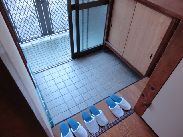 生駒郡斑鳩町龍田３丁目の一戸建ての玄関